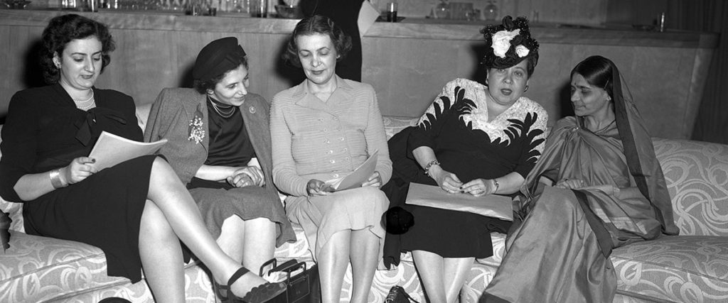 Fryderyka Kalinowski (Polonia), Bodgil Begtrup (Dinamarca), Minerva Bernardino (República Dominicana) y Hansa Mehta (India), delegadas de la Subcomisión de la Condición Jurídica y Social de la Mujer, mayo de 1946 en Nueva York.